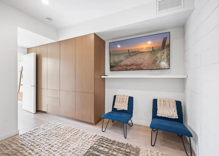 Experience Eco-Luxury At Its Finest - Centrally Located Clea House In San Diego!