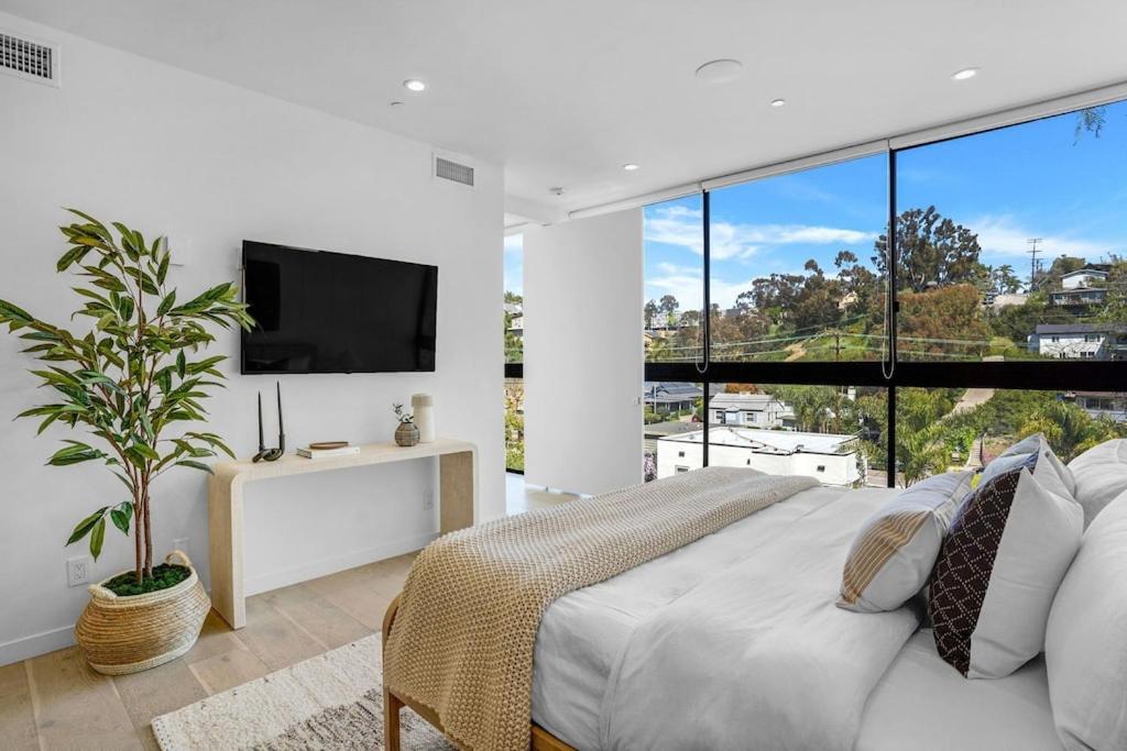 Experience Eco-luxury At Its Finest - Centrally Located Clea House In San Diego! Holiday home