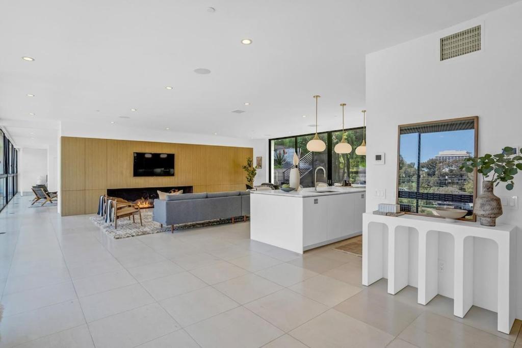 Experience Eco-luxury At Its Finest - Centrally Located Clea House In San Diego!